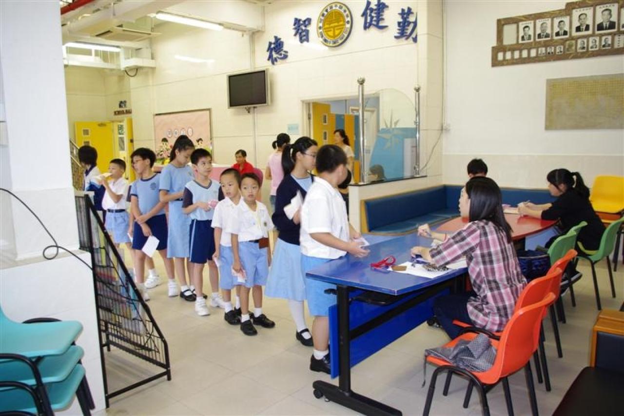 大堂閱讀角 (供學生閱讀報、雜誌)