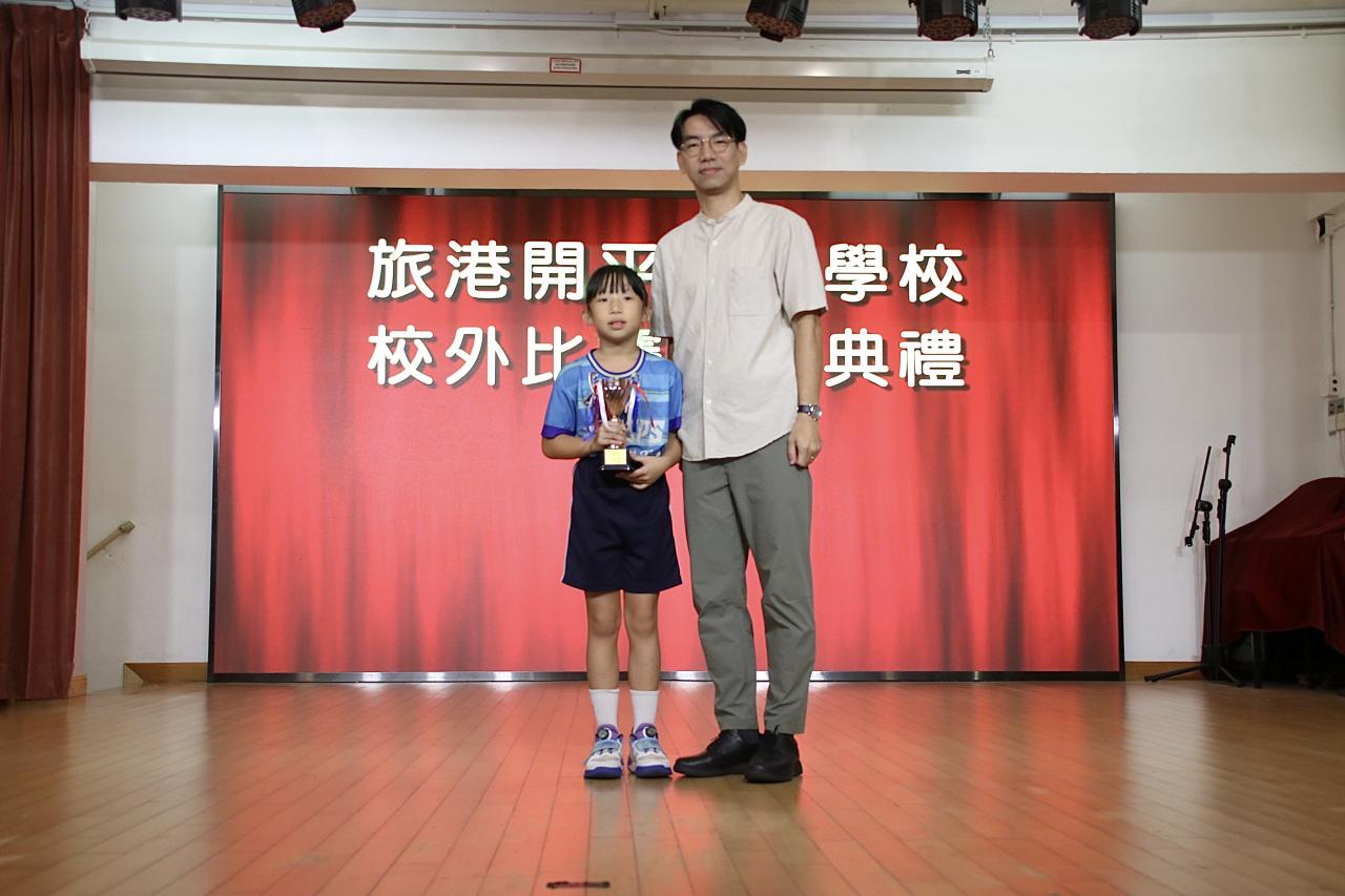 4B 袁樂宜