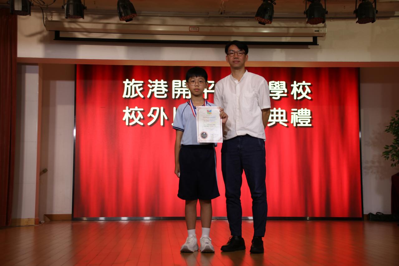 4B何洛霆